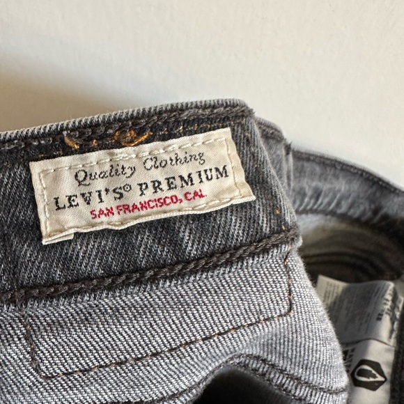 Levi’s Washed Black Premium Denim Classic Raw Hem High Waisted Jeans size 27 EUC - Picture 7 of 10